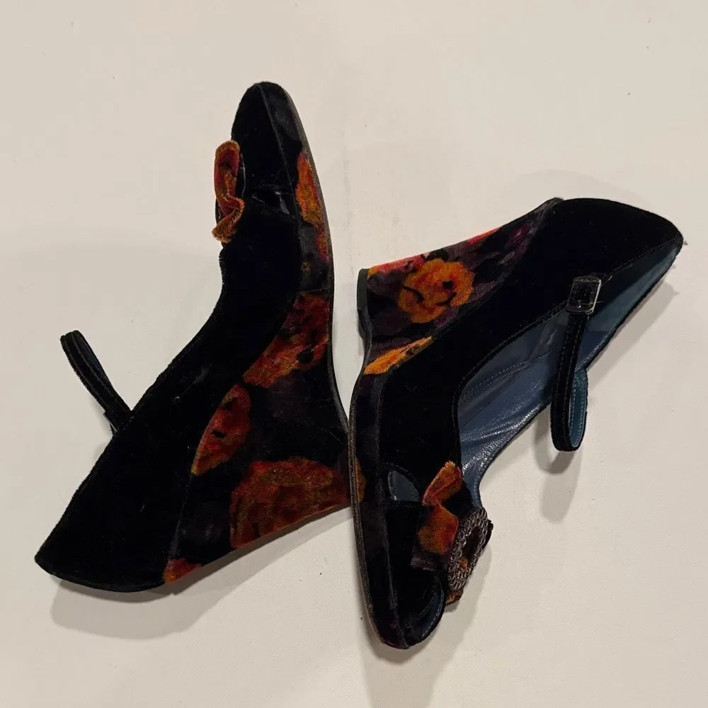 Via Spiga Black and Brown Heels with Bow Accent